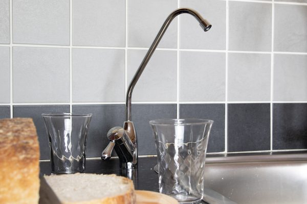 Glacier GW1 NSA 100 undersink water filter replacement chrome tap for fresh, clean drinking water.